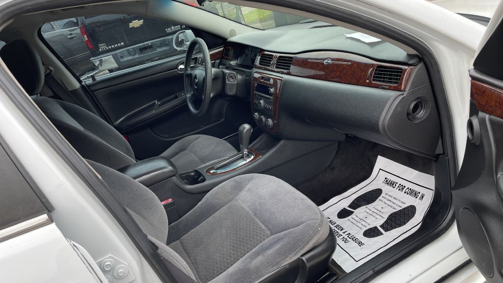 2011 Chevrolet Impala Image 10