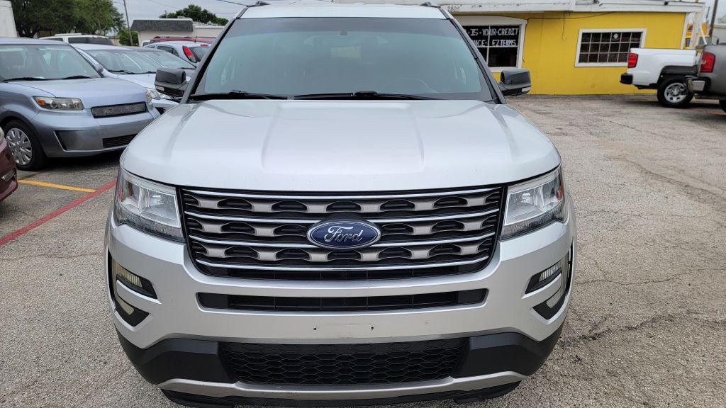 2017 Ford Explorer Image 1