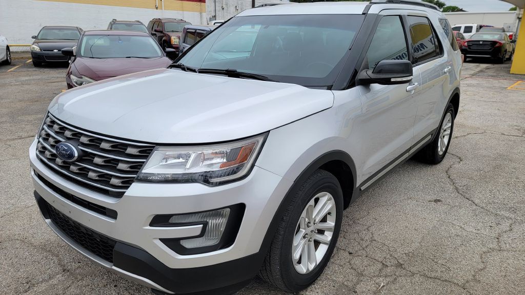 2017 Ford Explorer Image 2