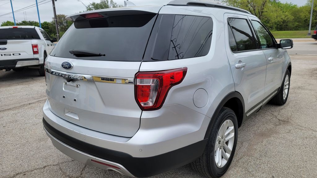 2017 Ford Explorer Image 7