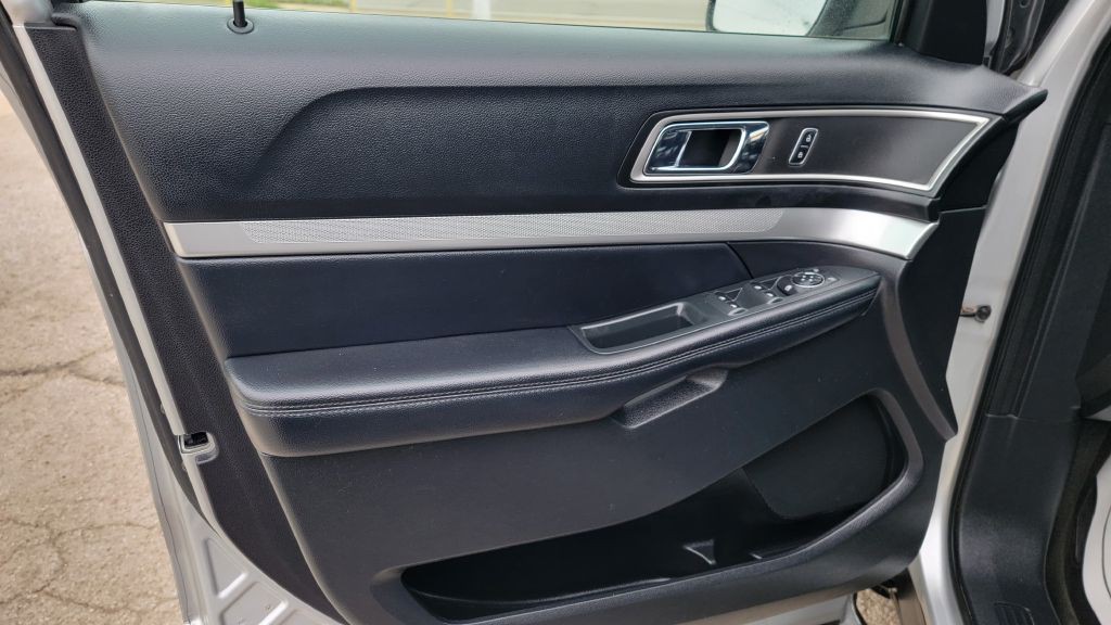 2017 Ford Explorer Image 11