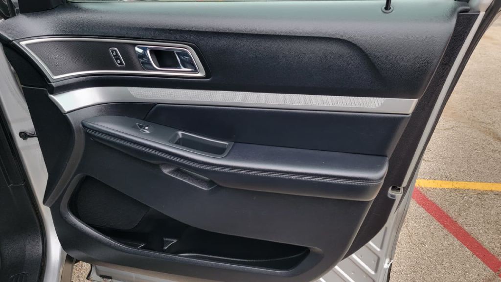 2017 Ford Explorer Image 13