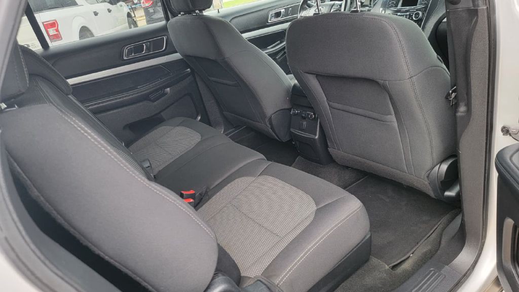 2017 Ford Explorer Image 16