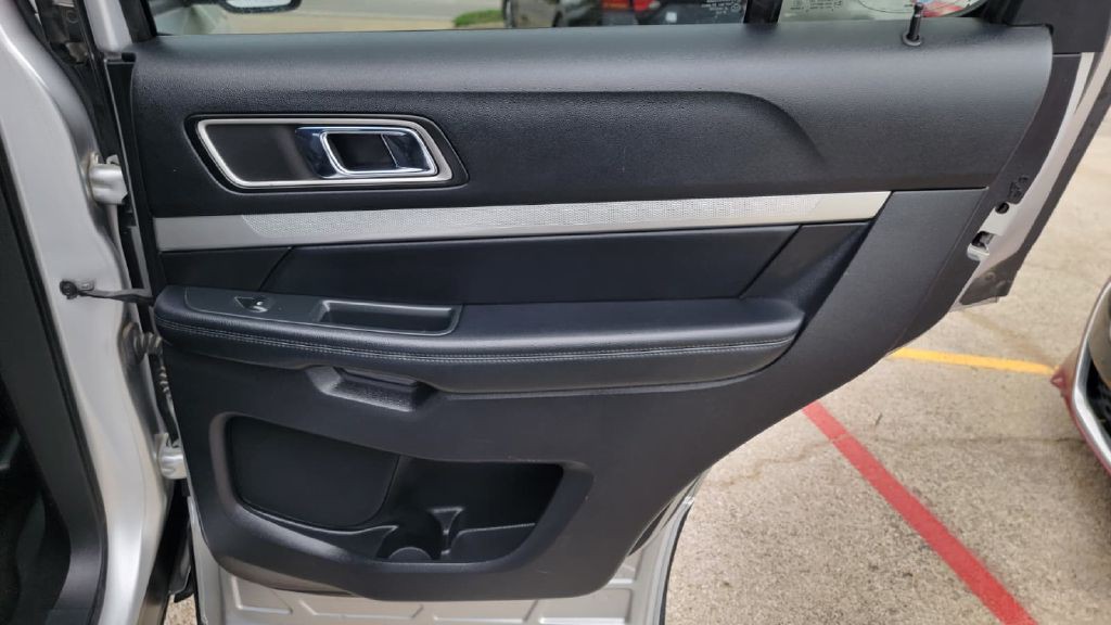 2017 Ford Explorer Image 19