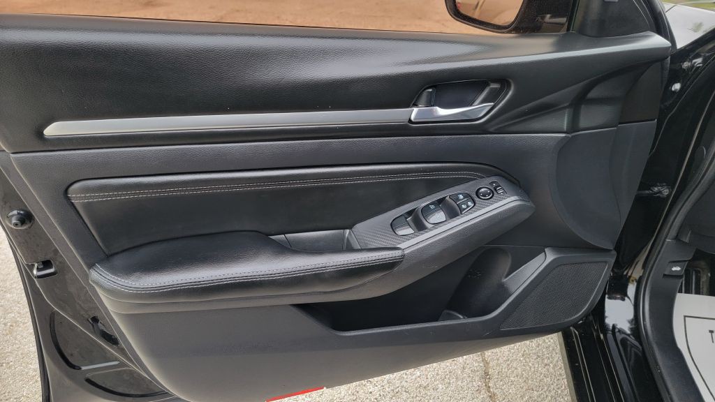 2019 Nissan Altima Image 10