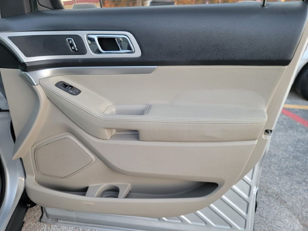 2011 Ford Explorer Image 10
