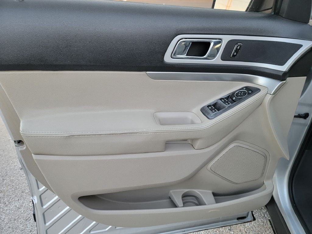 2011 Ford Explorer Image 12