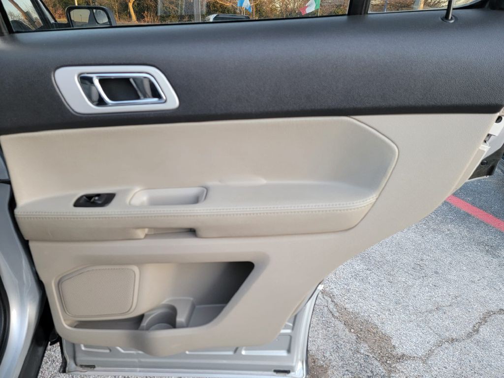 2011 Ford Explorer Image 14