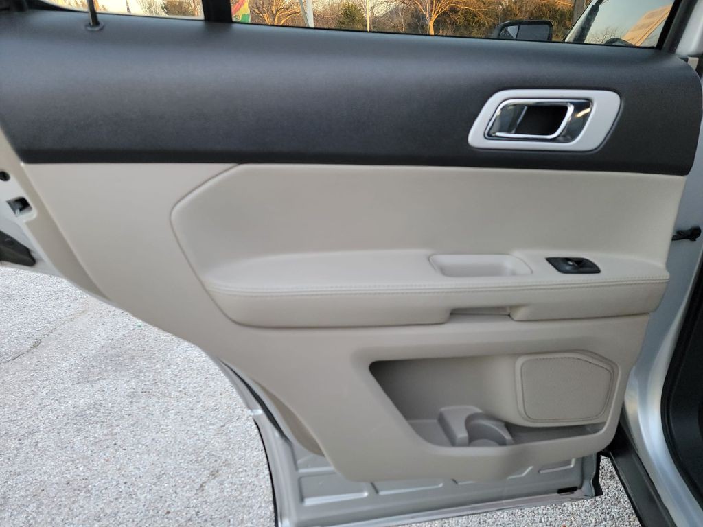 2011 Ford Explorer Image 16