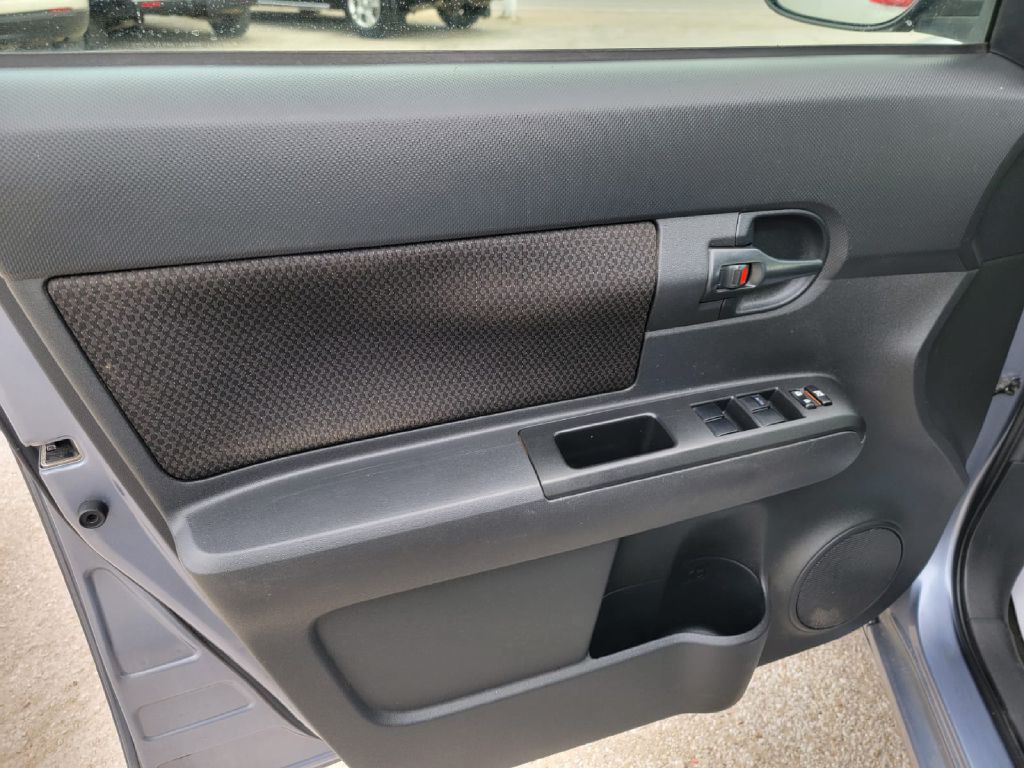 2010 Scion xB Image 9