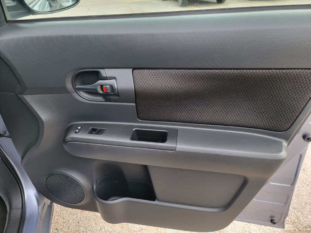 2010 Scion xB Image 11
