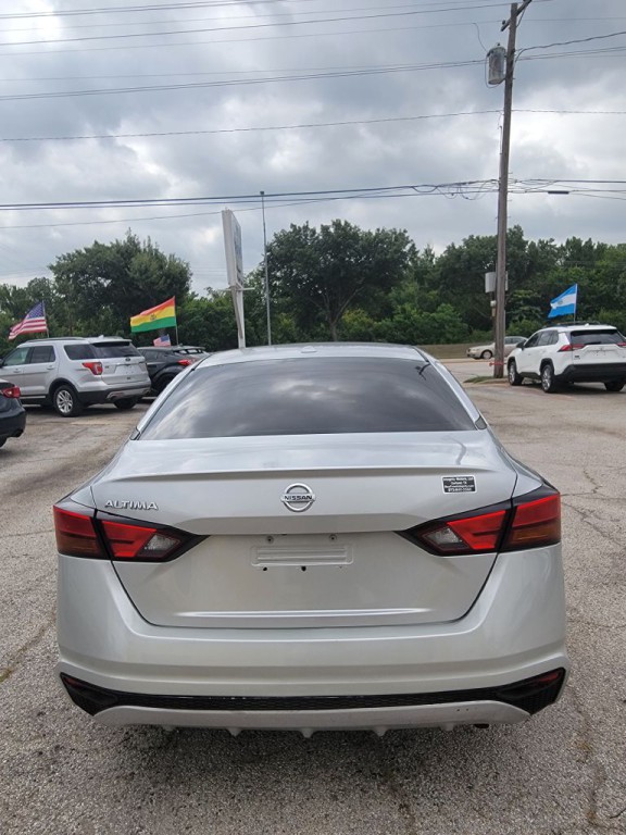 2019 Nissan Altima Image 4