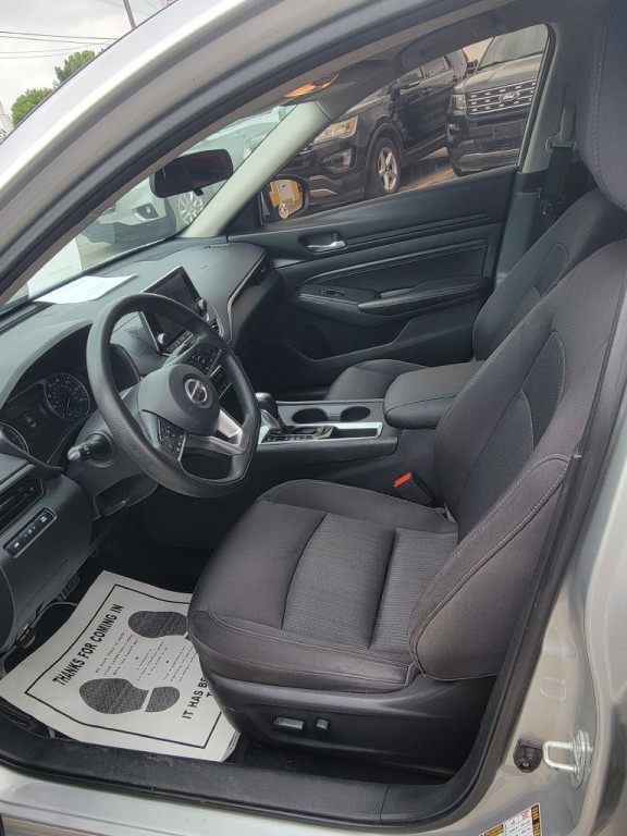 2019 Nissan Altima Image 8