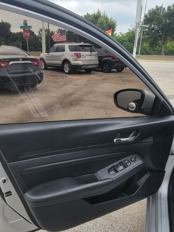 2019 Nissan Altima Image 9