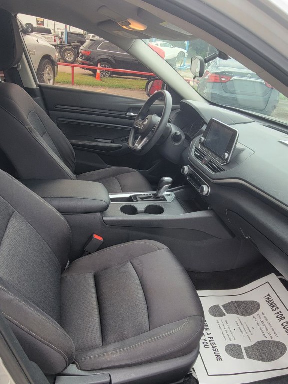 2019 Nissan Altima Image 10