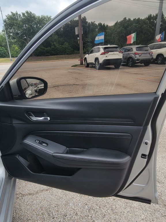 2019 Nissan Altima Image 11