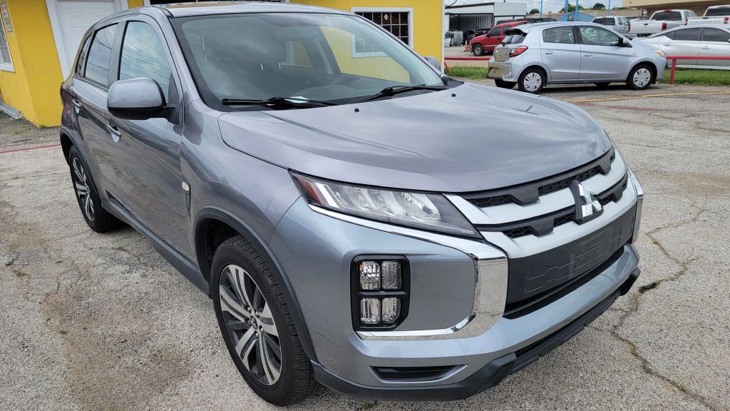 2020 Mitsubishi Outlander Image 2