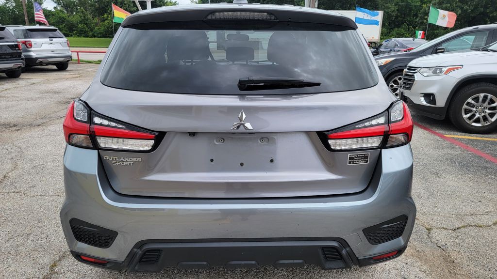 2020 Mitsubishi Outlander Image 4