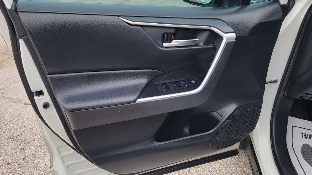 2019 Toyota Rav4 Image 9