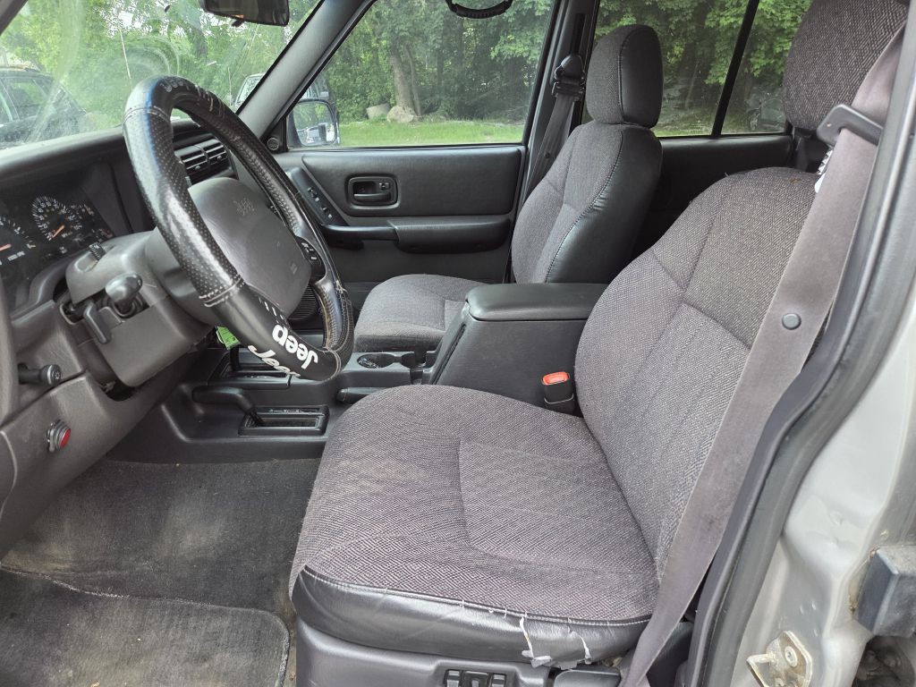 2001 Jeep Cherokee Image 9