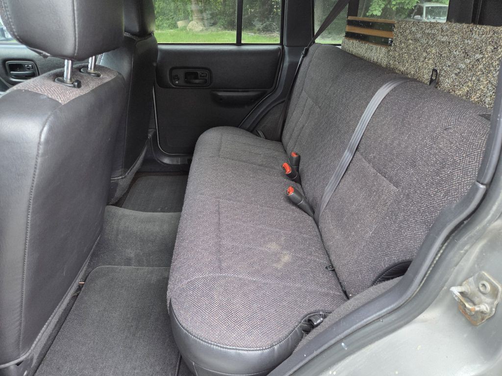 2001 Jeep Cherokee Image 11