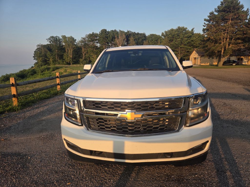 2016 Chevrolet Suburban Image 2