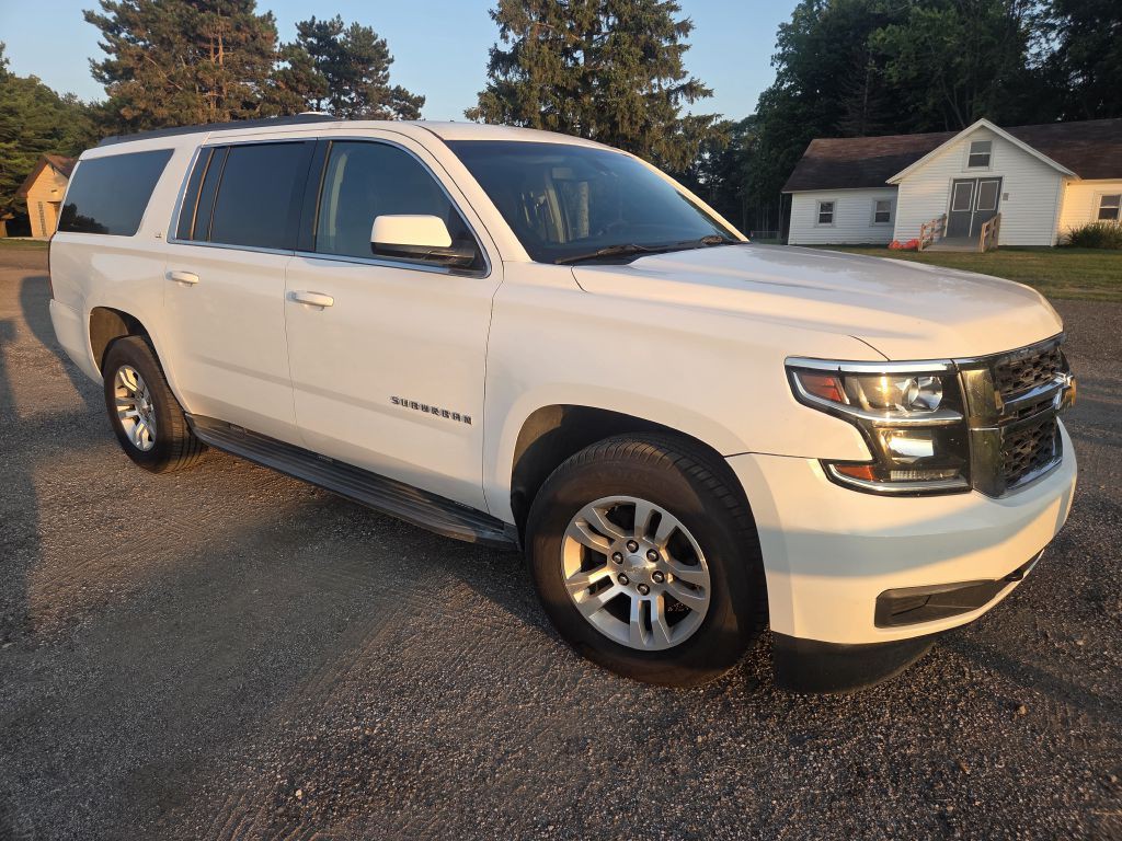 2016 Chevrolet Suburban Image 3