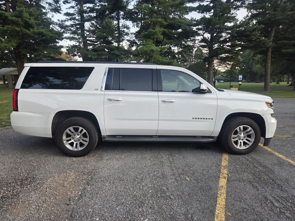 2016 Chevrolet Suburban Image 12