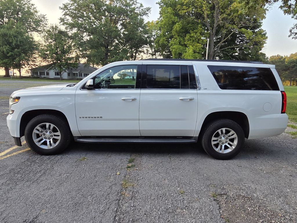 2016 Chevrolet Suburban Image 16