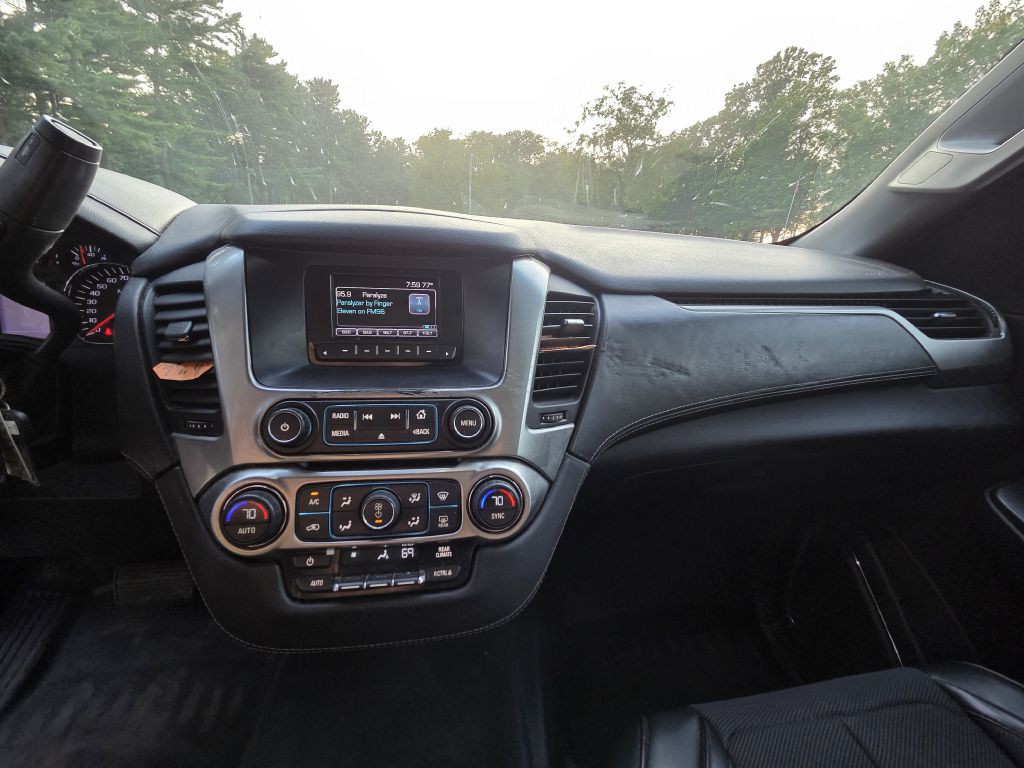 2016 Chevrolet Suburban Image 18