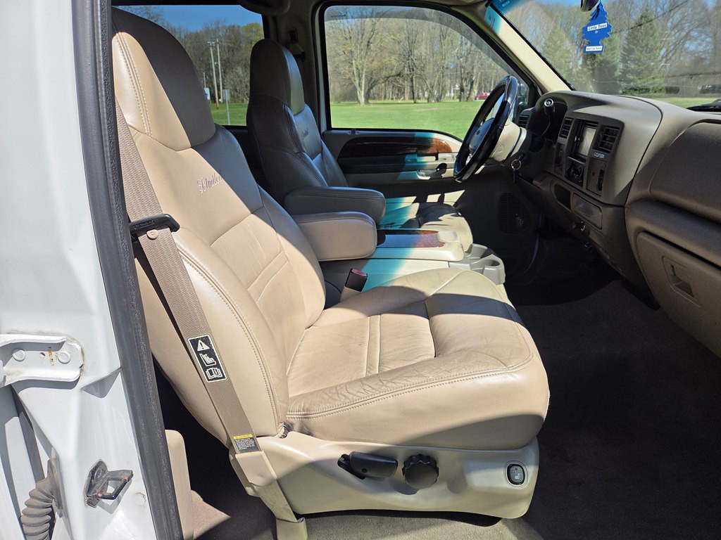 2001 Ford Excursion Image 16