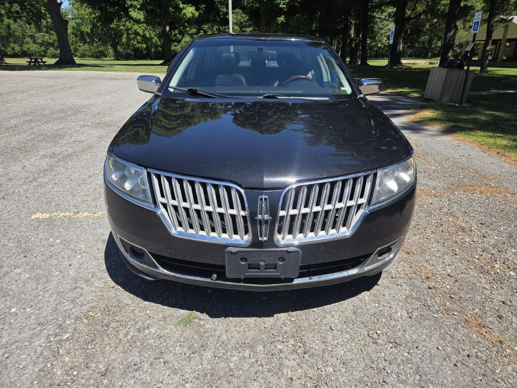 2011 Lincoln MKZ Image 2