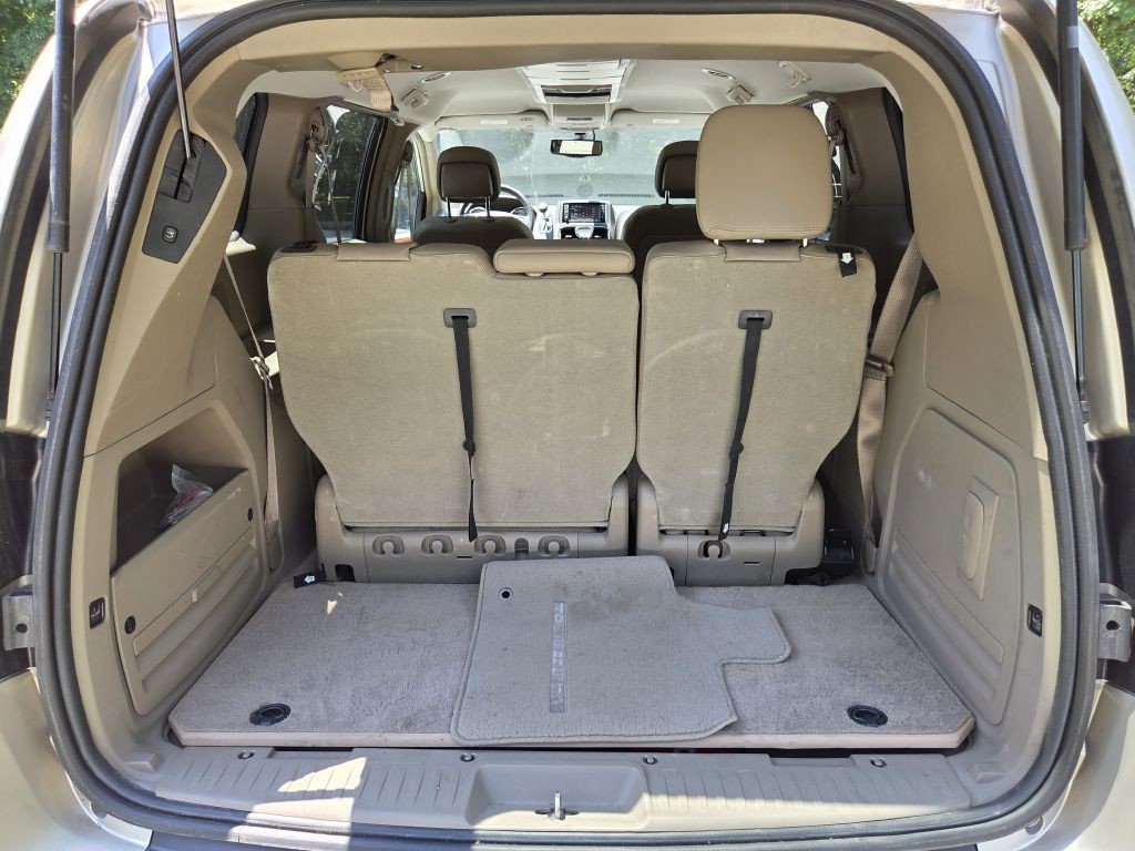 2013 Chrysler Town & Country Image 14