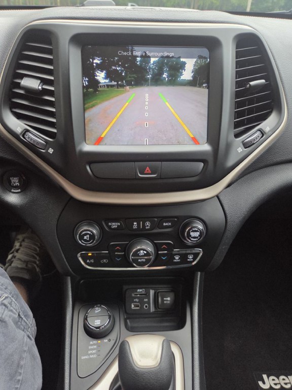 2016 Jeep Cherokee Image 11