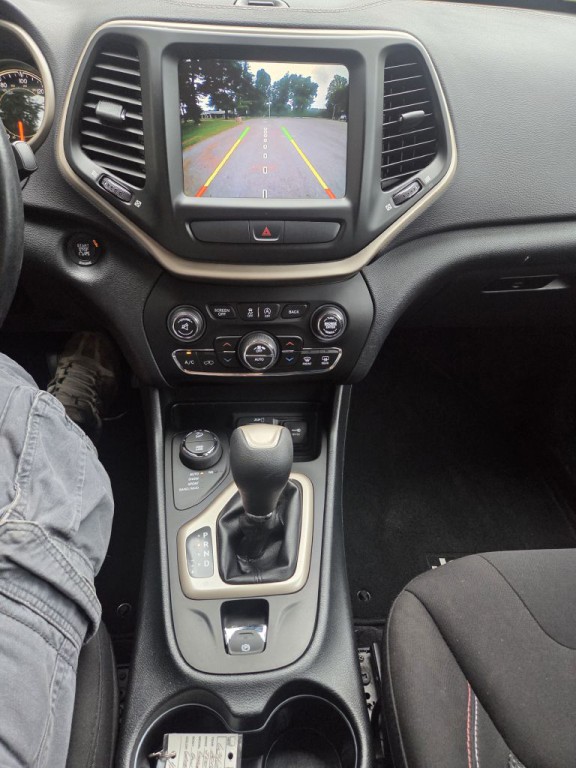 2016 Jeep Cherokee Image 12