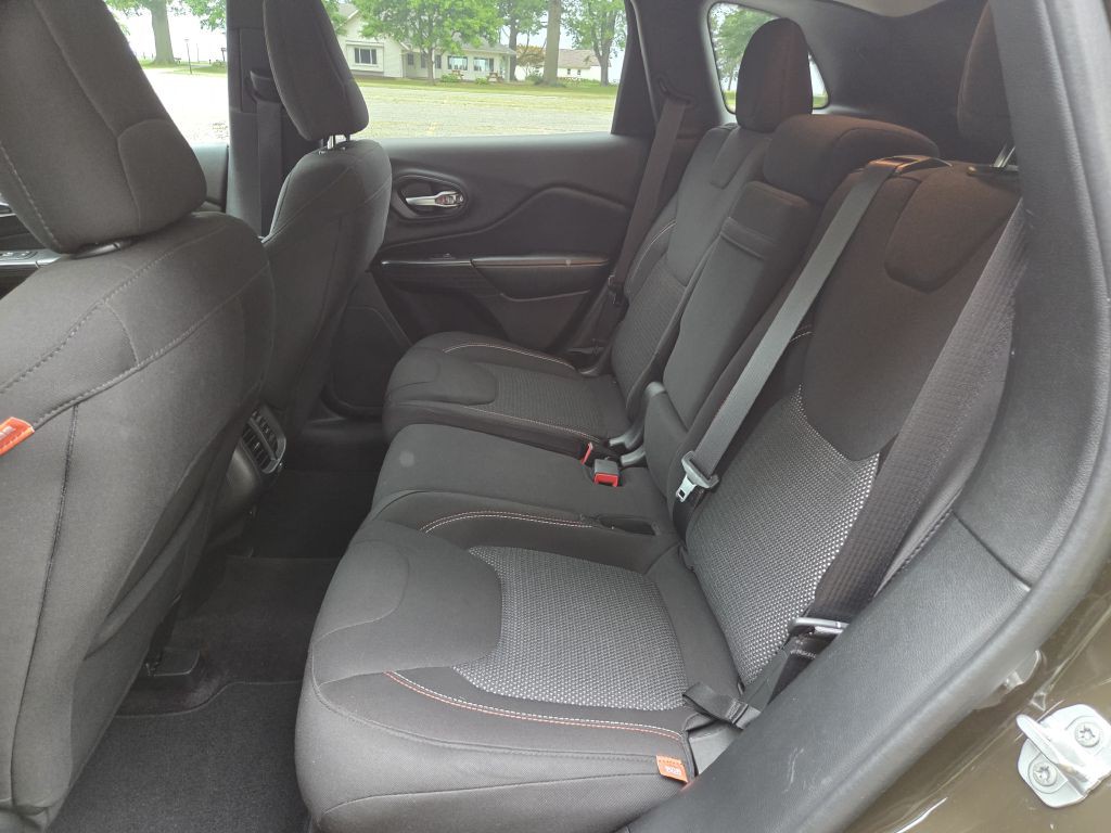 2016 Jeep Cherokee Image 16