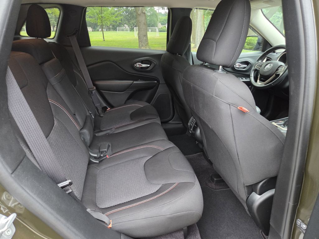 2016 Jeep Cherokee Image 19