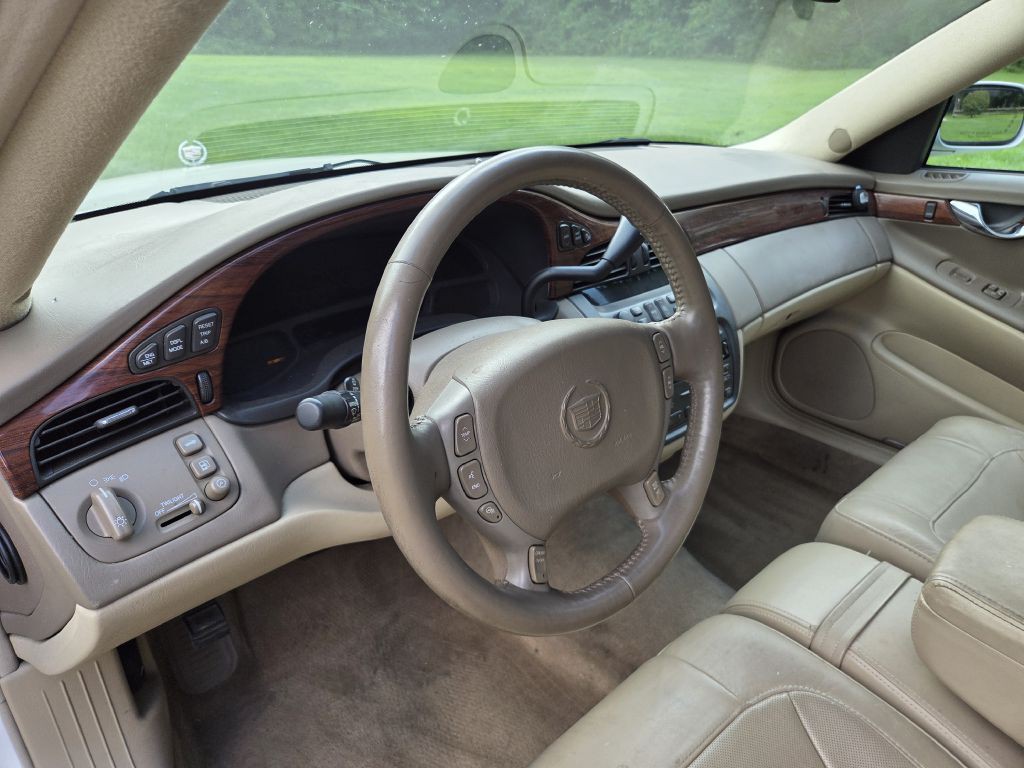 2005 Cadillac DeVille Image 13