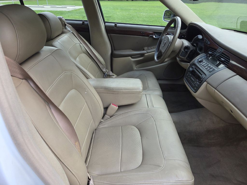 2005 Cadillac DeVille Image 17