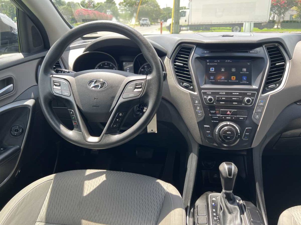 2018 Hyundai Santa Fe Image 2