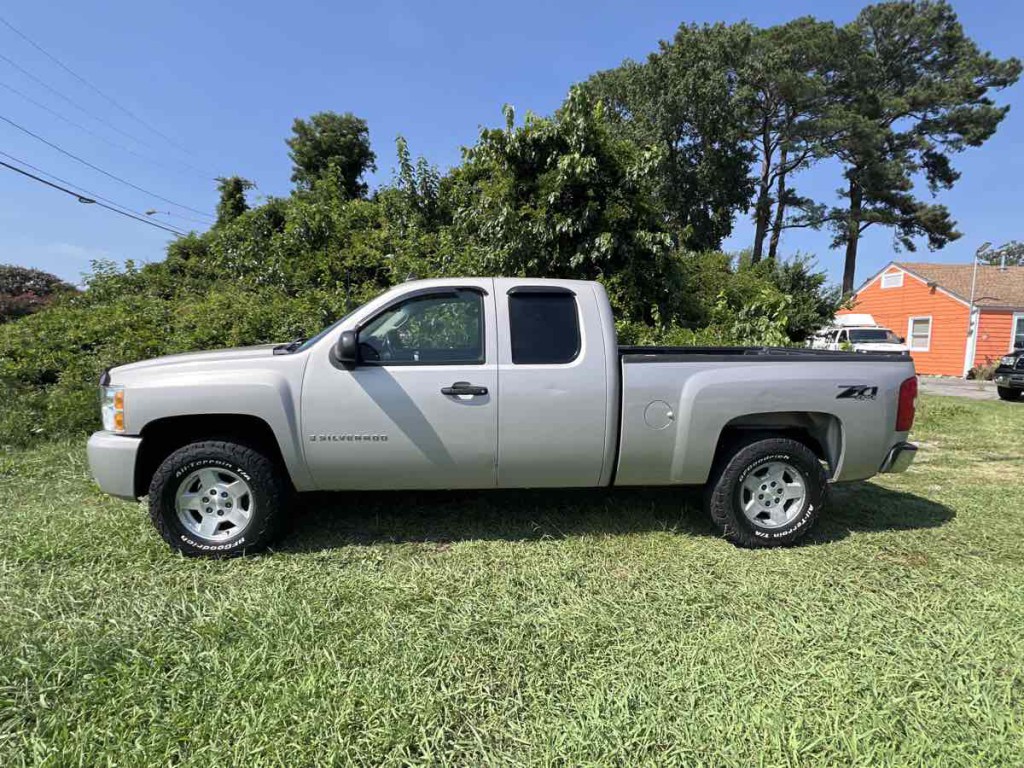 2007 Chevrolet Silverado 1500 Image 3