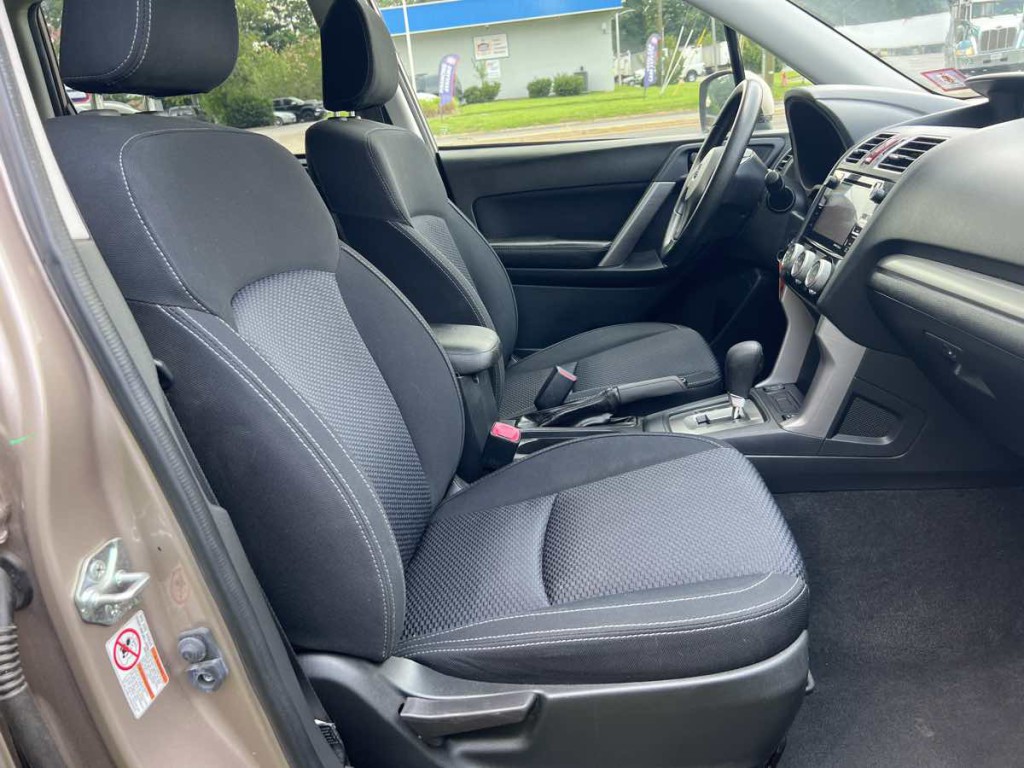 2016 Subaru Forester Image 12