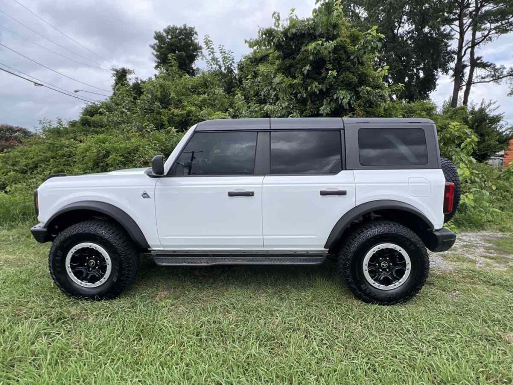 2022 Ford Bronco Image 4