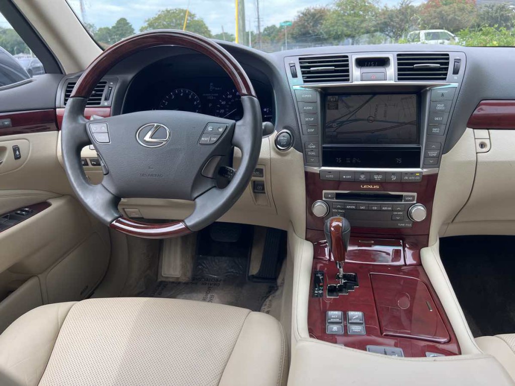 2010 Lexus LS 460 Image 2