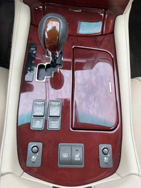 2010 Lexus LS 460 Image 6
