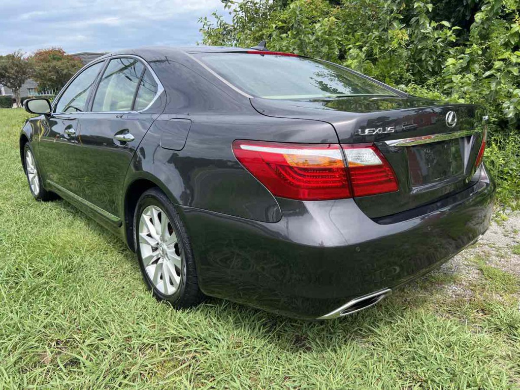 2010 Lexus LS 460 Image 7