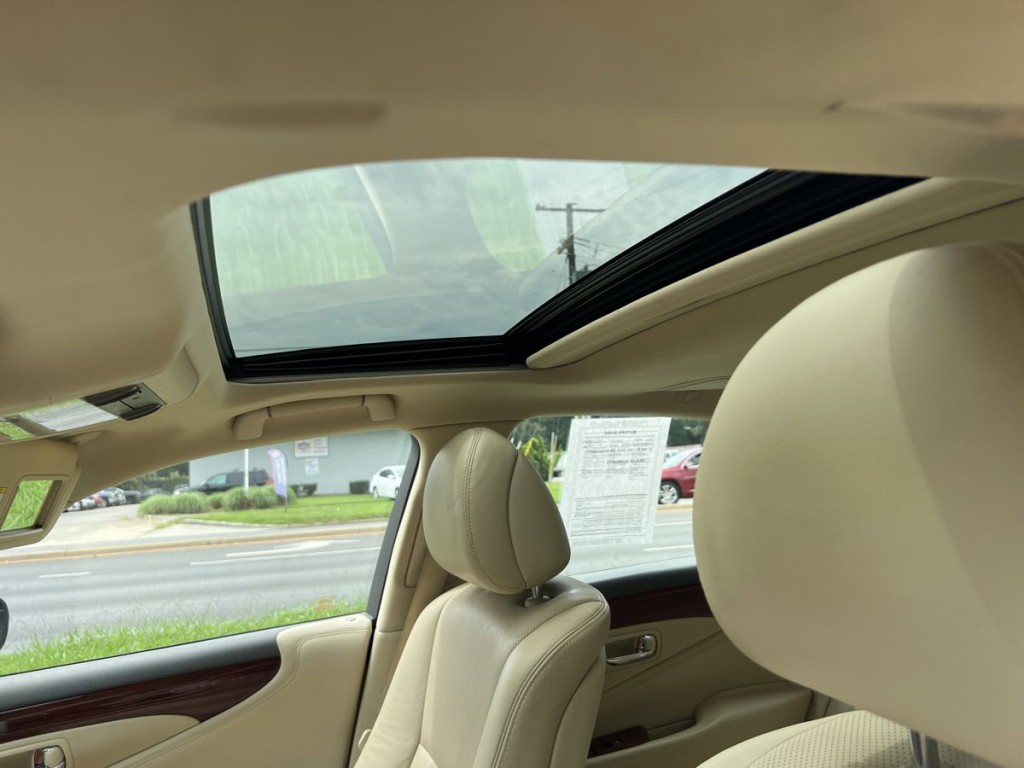2010 Lexus LS 460 Image 8