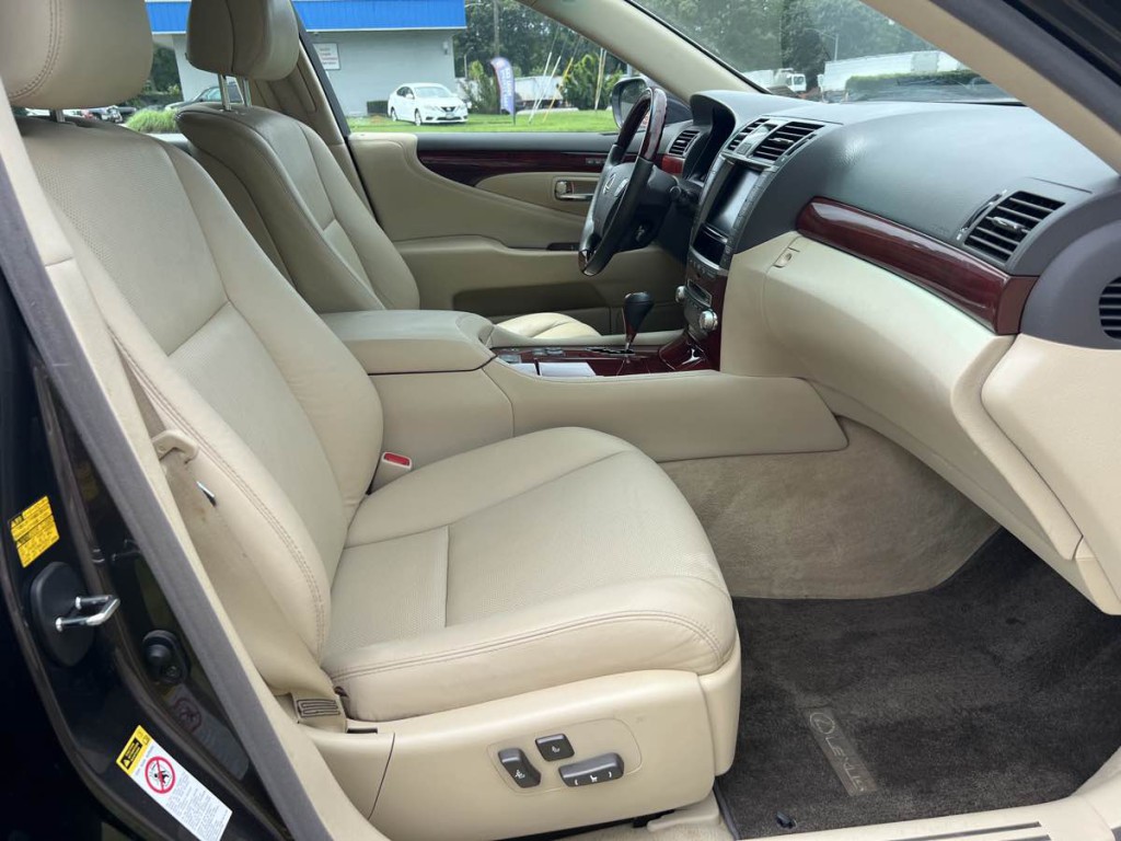 2010 Lexus LS 460 Image 14