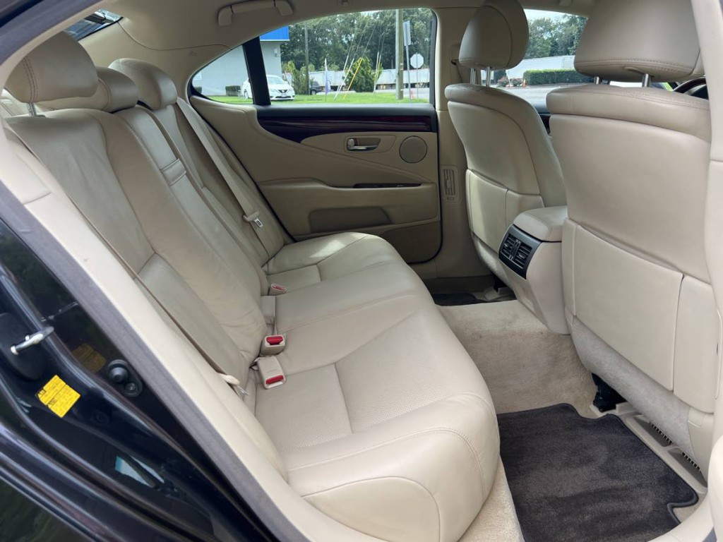 2010 Lexus LS 460 Image 16