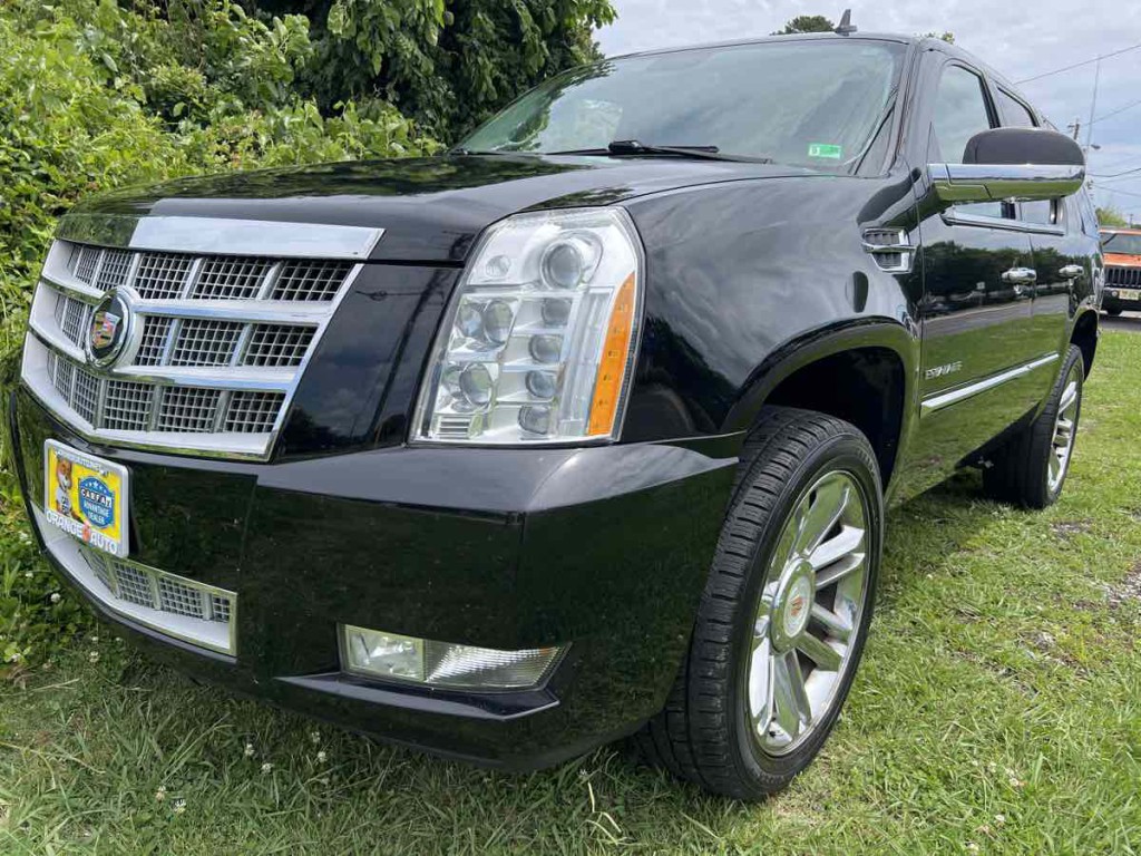 2013 Cadillac Escalade Image 1
